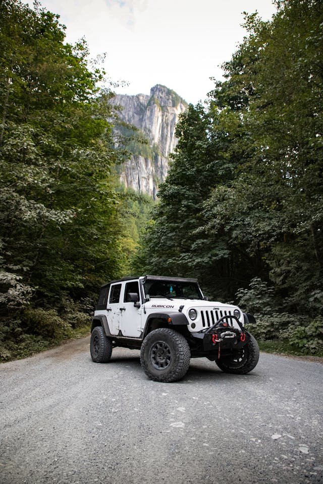 7 Must-Have Accessories for Your Jeep